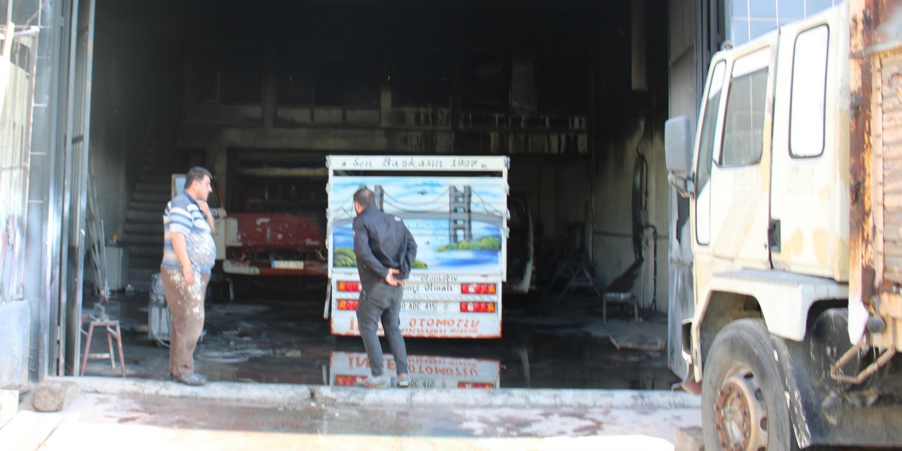Oto tamirhanesindeki yangın... 1 kişi yaralandı; 3 kamyonet kullanılamaz hale geldi