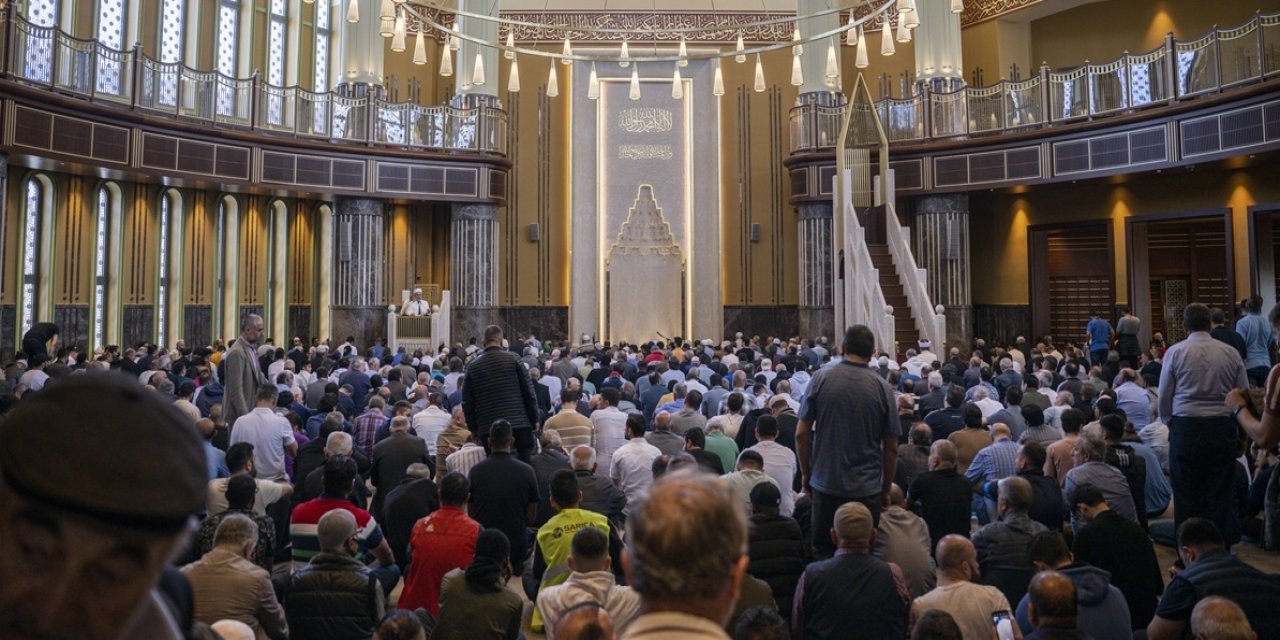 Taksim Camii'nde açılışının 2. yıl dönümünde Kur'an-ı Kerim okundu