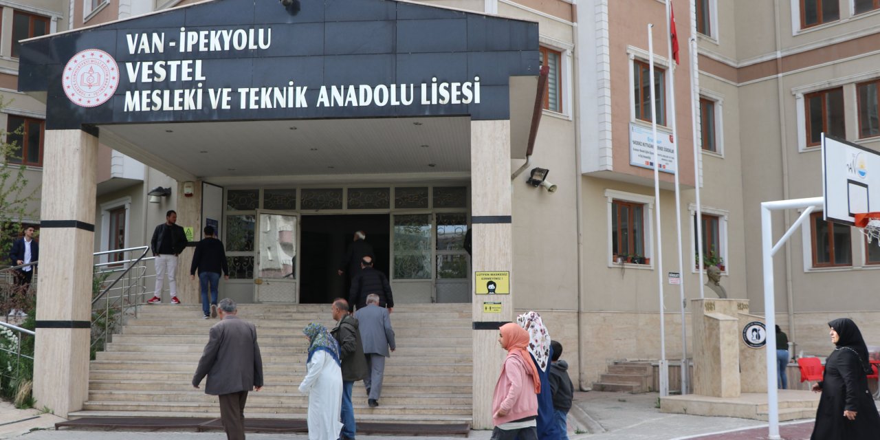 Van'da seçmen, Cumhurbaşkanı Seçimi için sandık başında