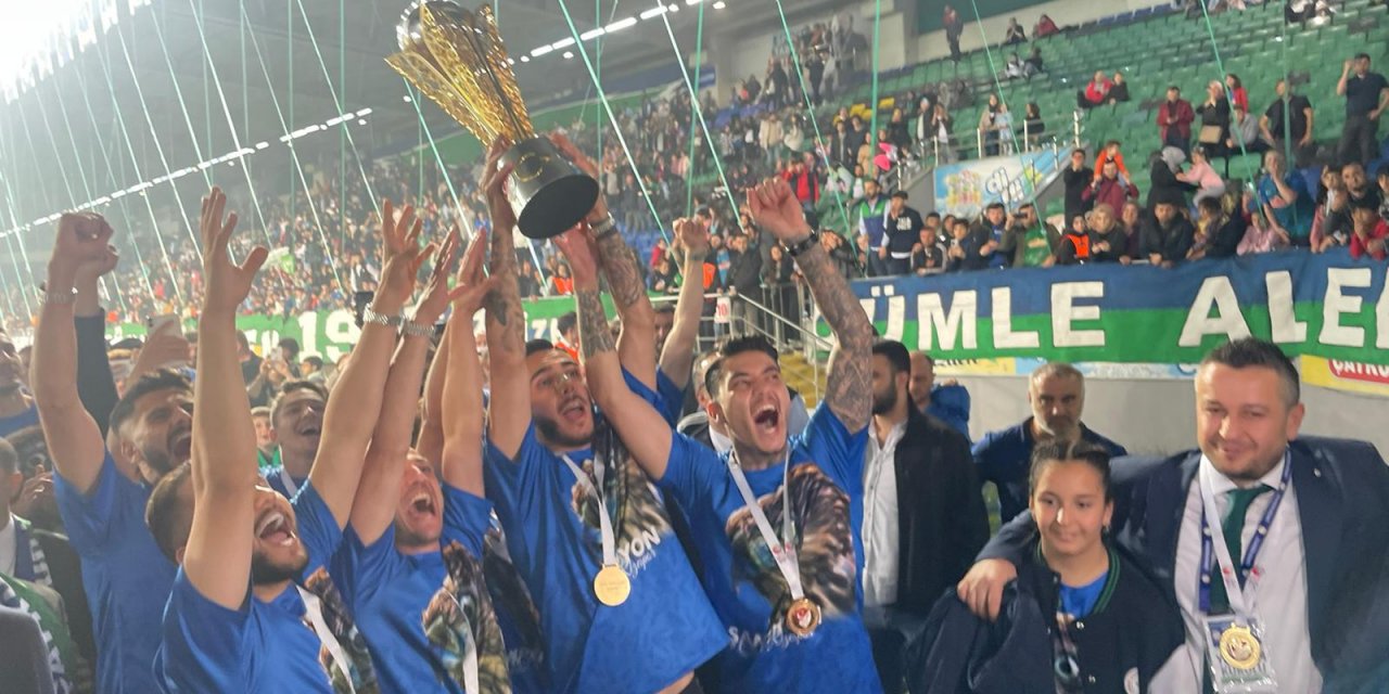 Rizespor 'Süper Lig'e Merhaba' töreni ile kupasını aldı