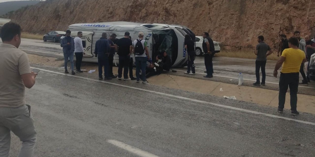Yolcu minibüsü devrildi: 7 yaralı