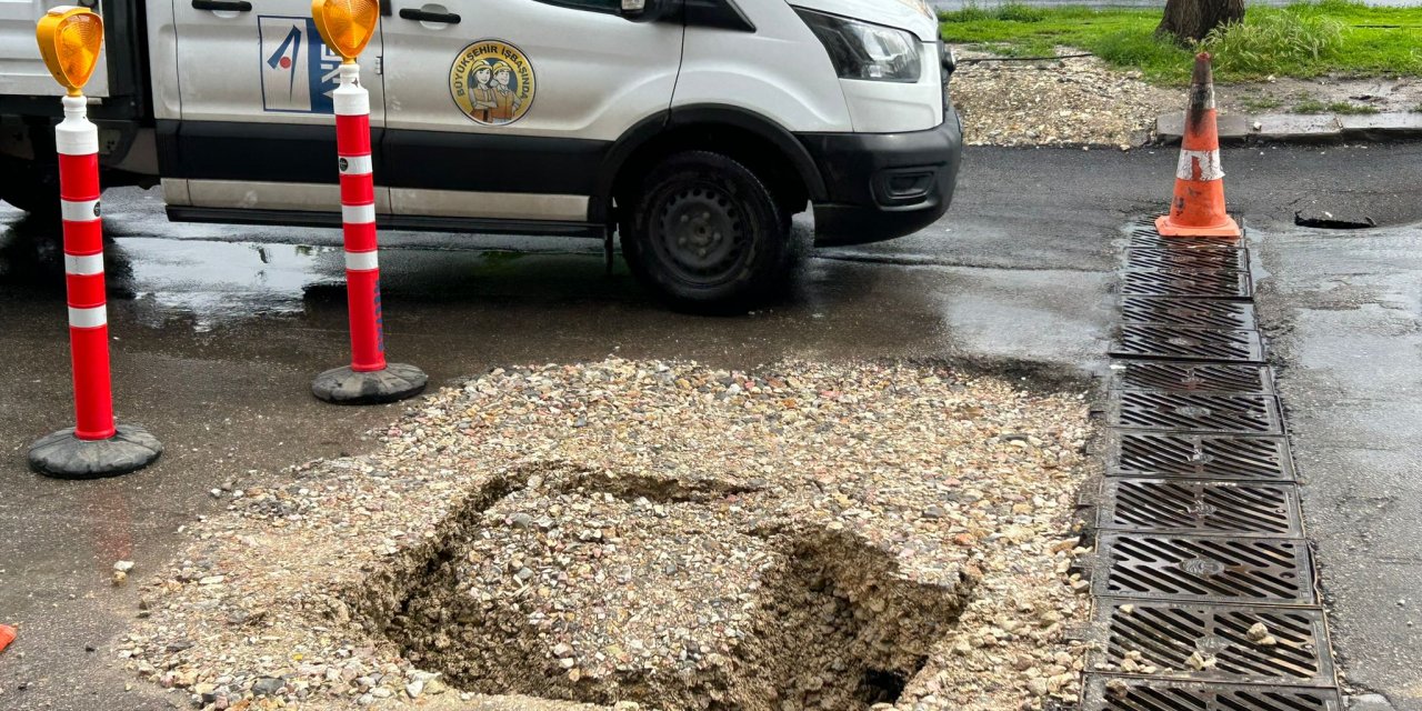 Ankara'da sağanak; yollar göle döndü, mahsur kalanlar kurtarıldı