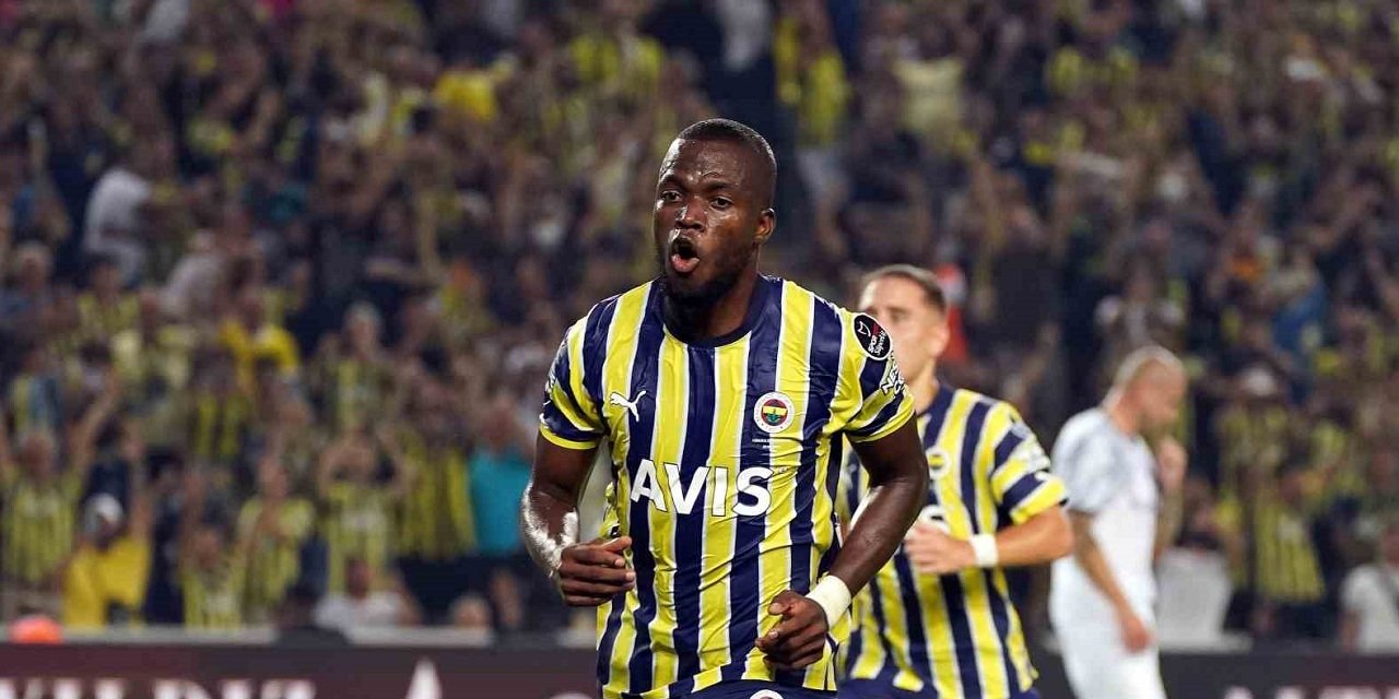 Fenerbahçe'nin forveti Enner Valencia, rekor için sahada