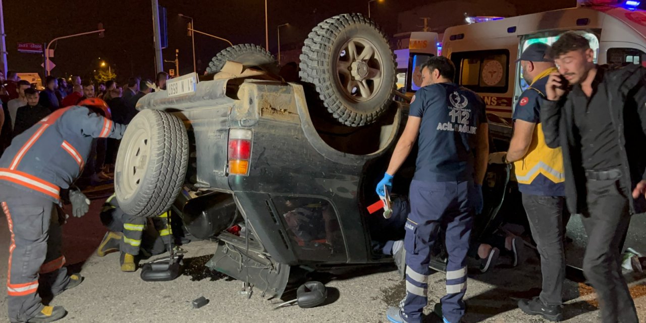 Kavşakta otomobil ile cip çarpıştı; 1'i ağır, 6 yaralı