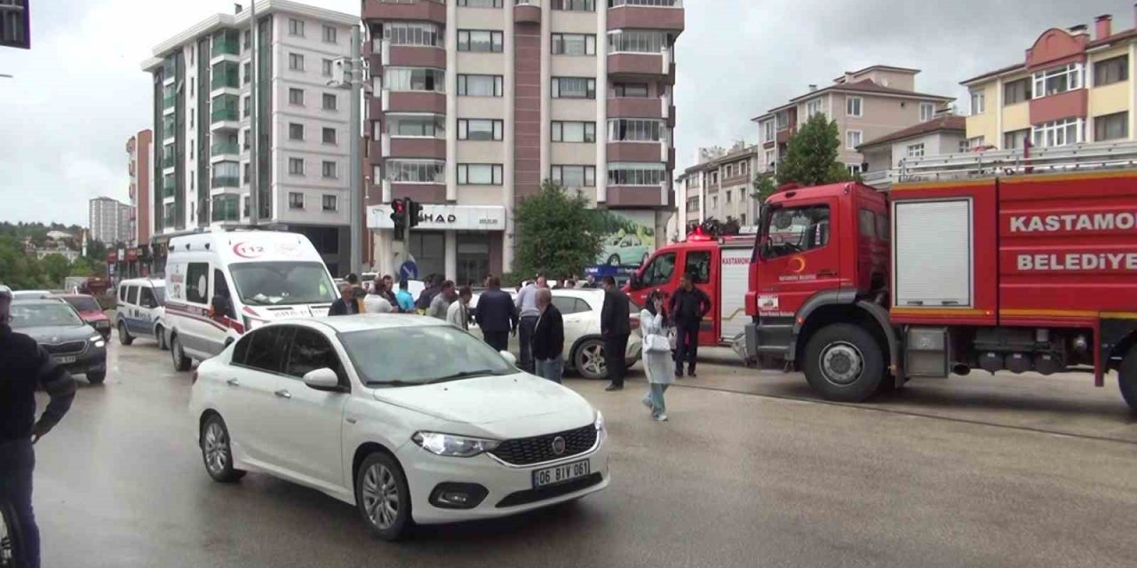 Kastamonu’da iki otomobil çarpıştı: 4 yaralı