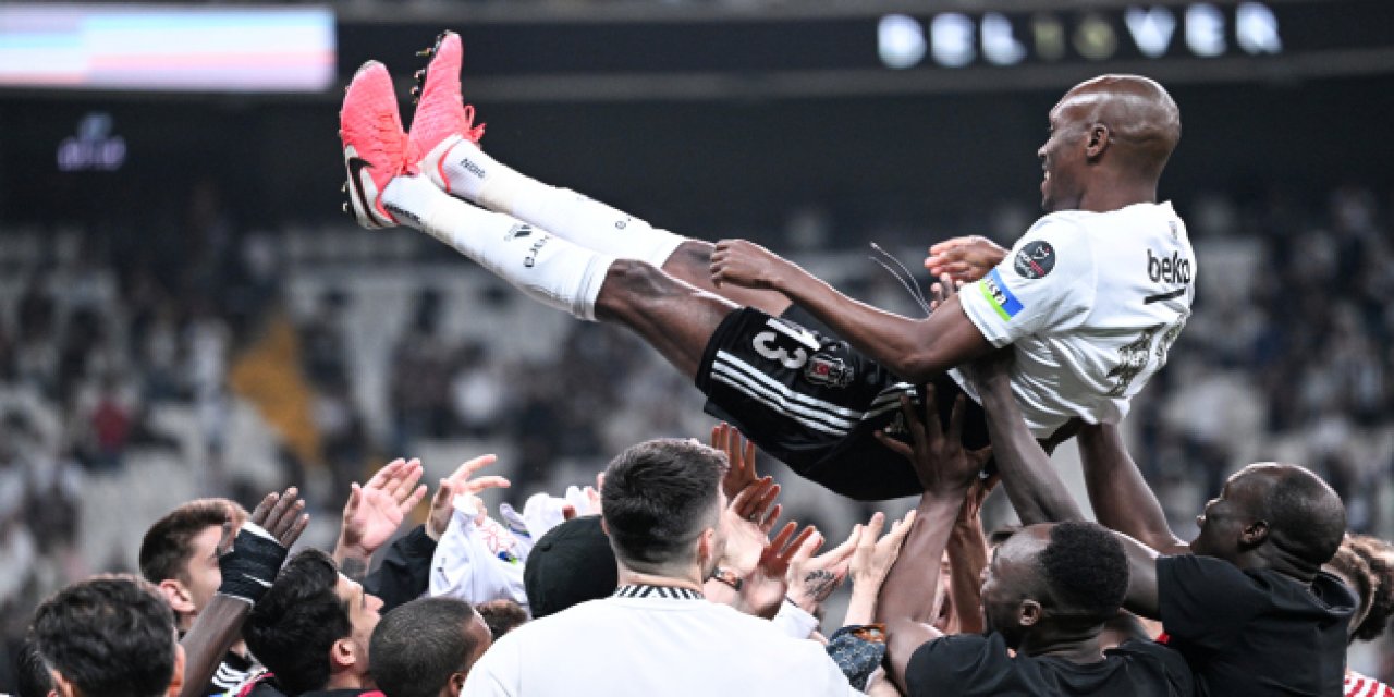 Atiba Hutchinson sahalara veda etti
