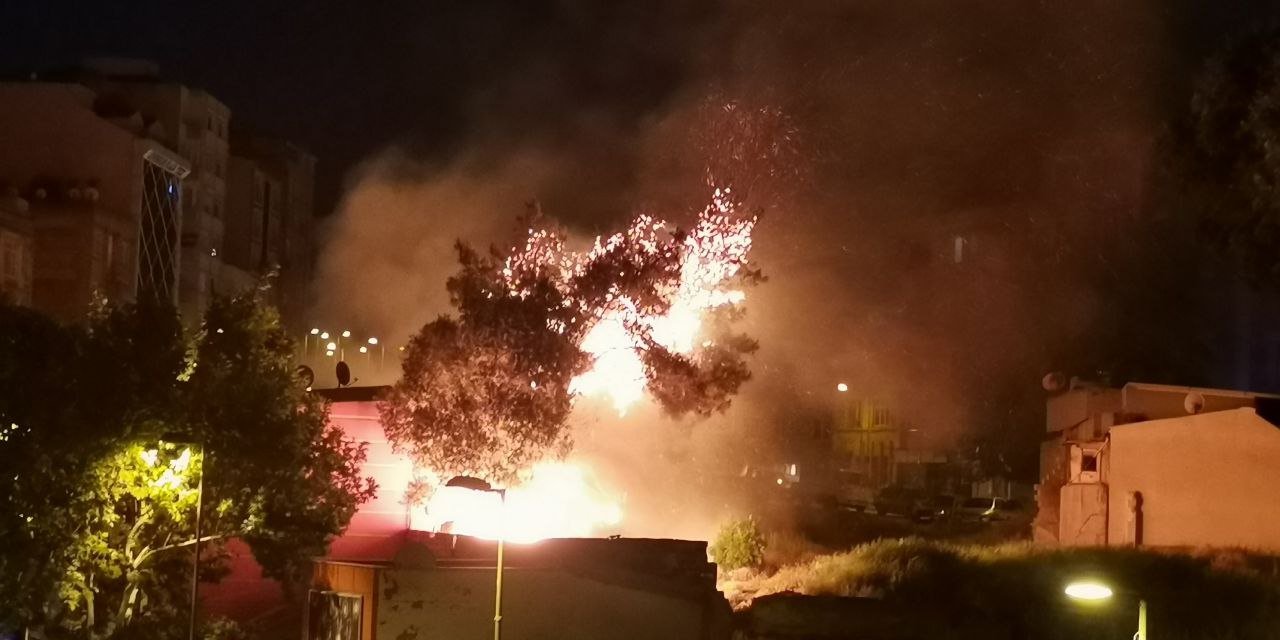 Atıkların depolandığı alanda çıkan yangında 3 iş yeri zarar gördü