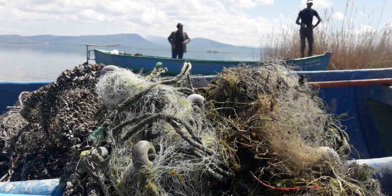 Konya'da balıkçılar yasak sezonda hayalet ağ avlıyor