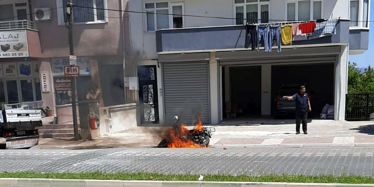 Satın aldığı motosikleti dolandırıldığı iddiasıyla benzin döküp ateşe verdi