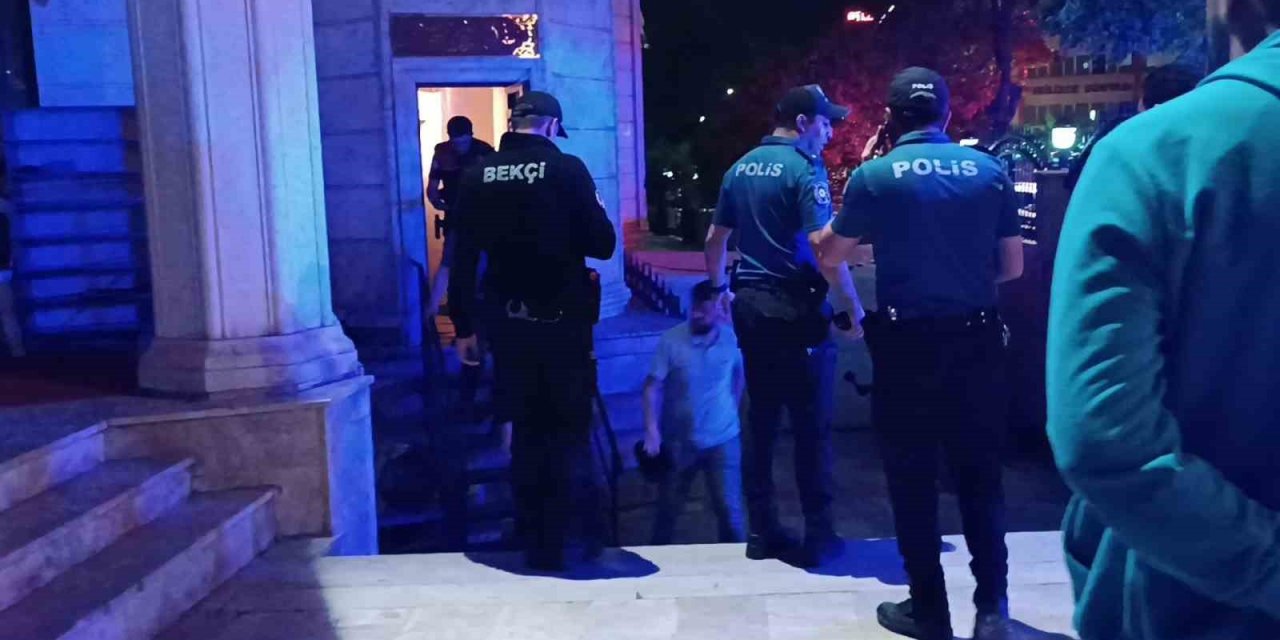 İntiharı polis engelledi