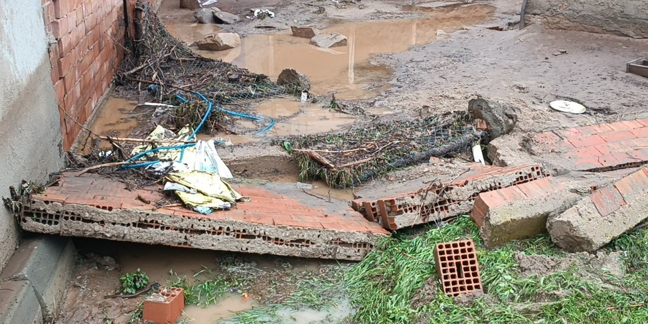 Kırıkkale'de sel sularıyla yıkılan ahırdaki 21 küçükbaş öldü