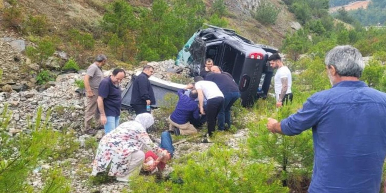 Kazada yaralanan eski Bakan Zeybekci: "Şu anda gayet iyi durumdayız"