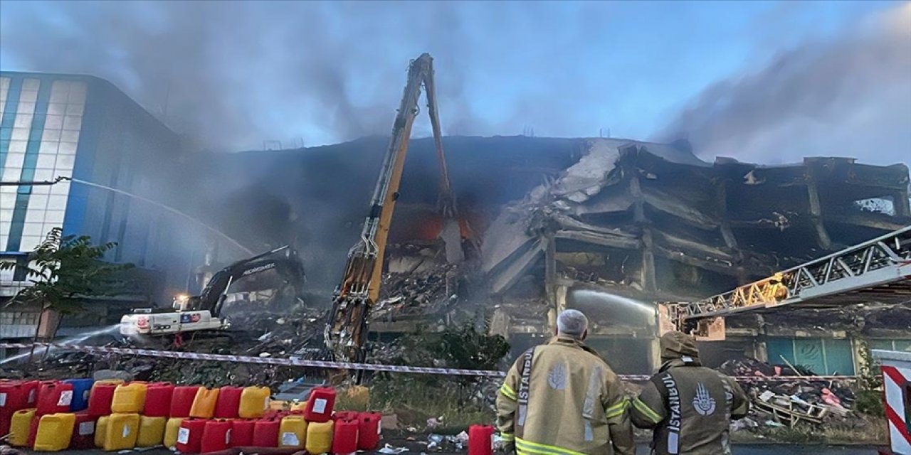 Başakşehir'de fabrikada çıkan yangın 70 saat sonra söndürüldü