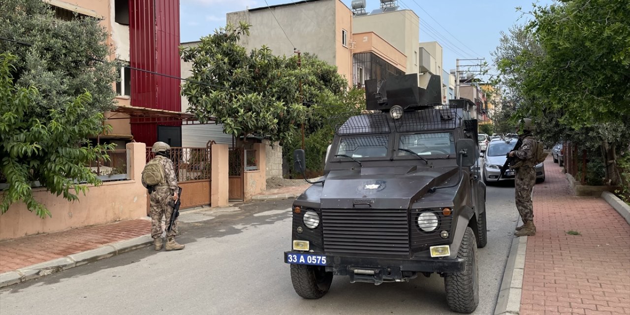 Mersin'de FETÖ operasyonunda 23 zanlı yakalandı