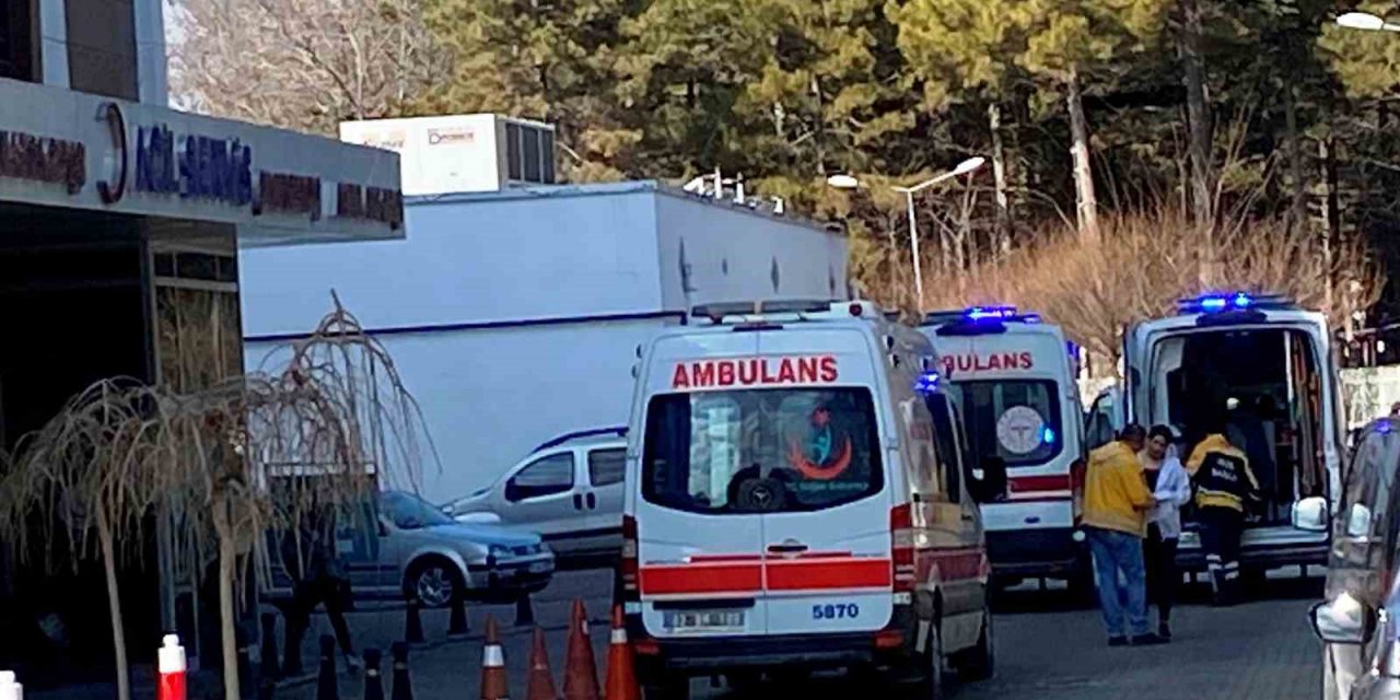 Konya'da su taşkınında kontrolden çıkan minibüs devrildi: 6 yaralı
