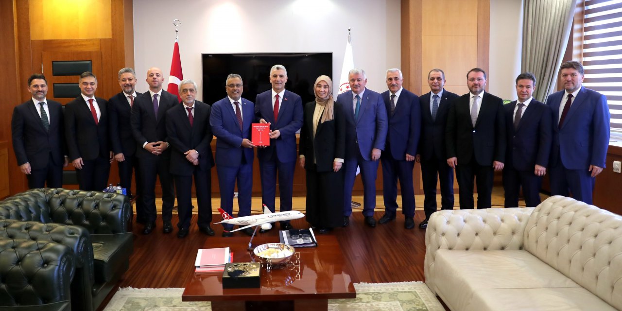 THY Başkanı Ahmet Bolat'tan kardeşi Ticaret Bakanı Ömer Bolat'a ziyaret