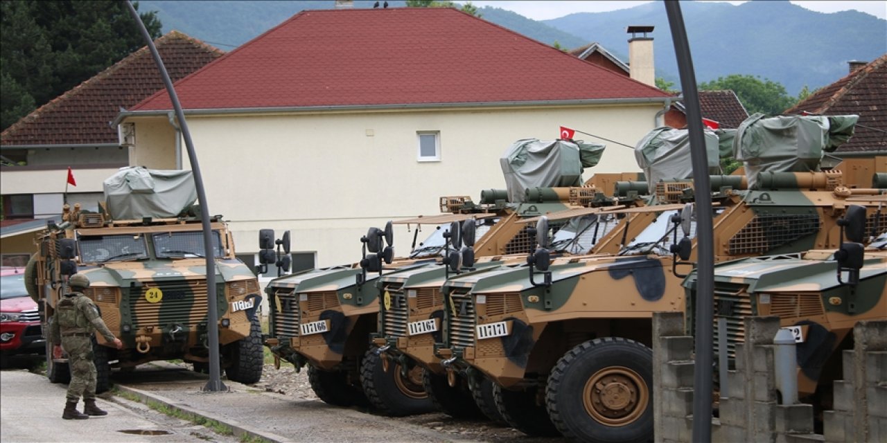 Mehmetçik, Kosova'nın kuzeyinde güvenliği sağlıyor