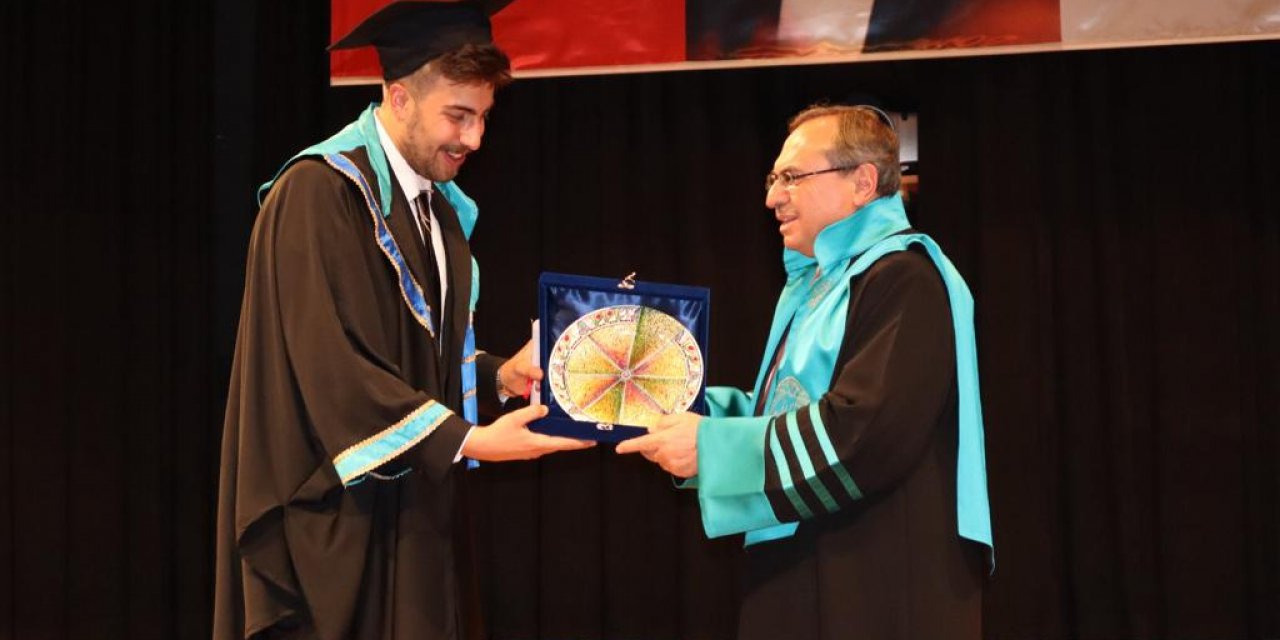 SÜ İslami İlimler Fakültesinde mezuniyet heyecanı