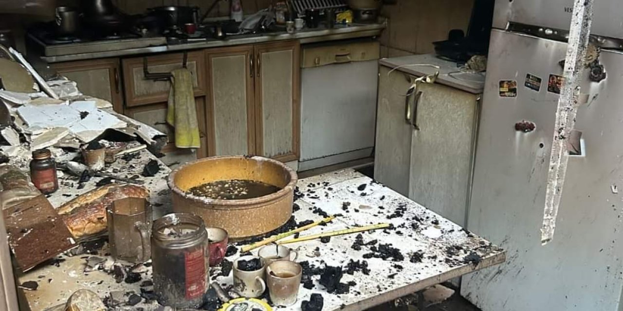 Apartmanın çatısına düşen yıldırım daireyi yaktı; ev sahibi kendisini dışarı attı, kedisi öldü