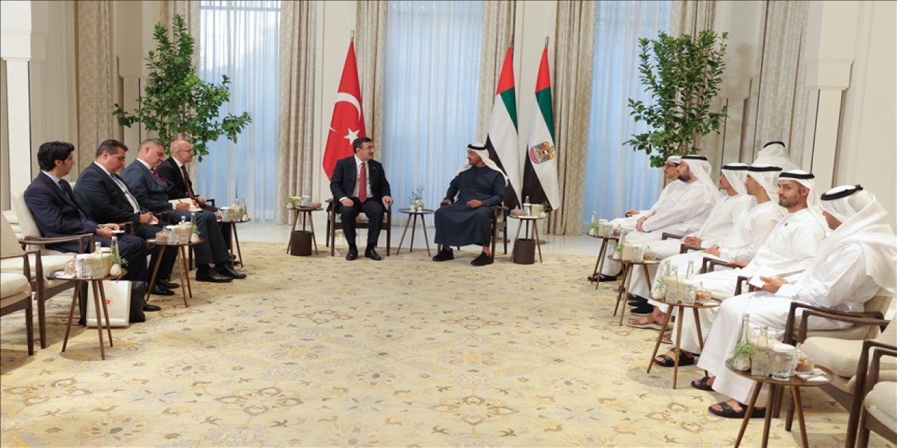 Cumhurbaşkanı Yardımcısı Yılmaz ve Bakan Şimşek'ten BAE'de önemli görüşme