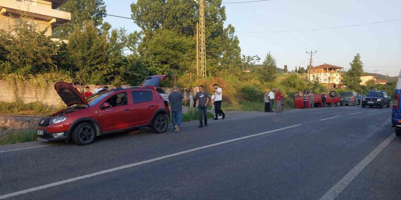 İplik fabrikası işçilerini taşıyan araç kaza yaptı: Yaralılar var