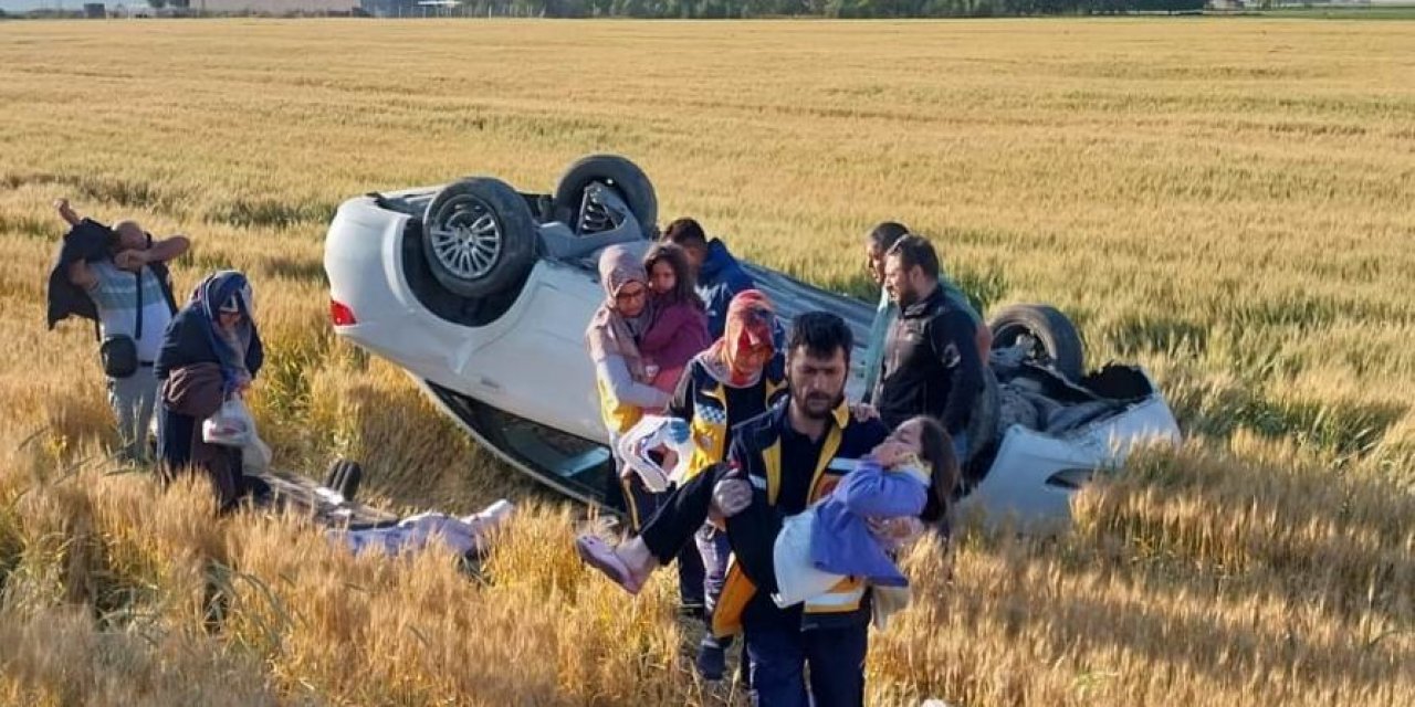 Konya'da otomobil buğday tarlasına devrildi: 2’si çocuk 4 yaralı