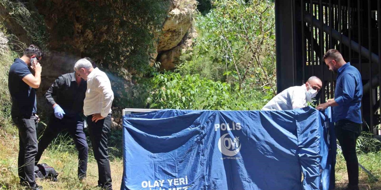 Antalya'daki falezlerde erkek cesedi bulundu