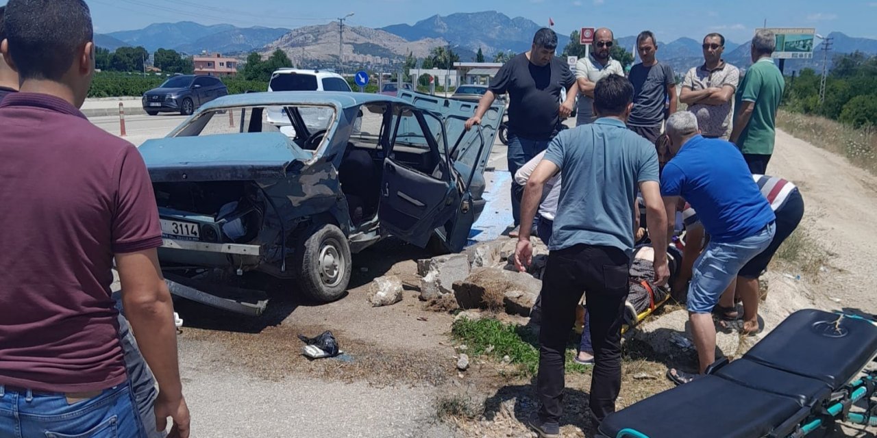 Adana'da iki otomobilin çarpıştığı kazada karı- kocayı ölüm ayırdı