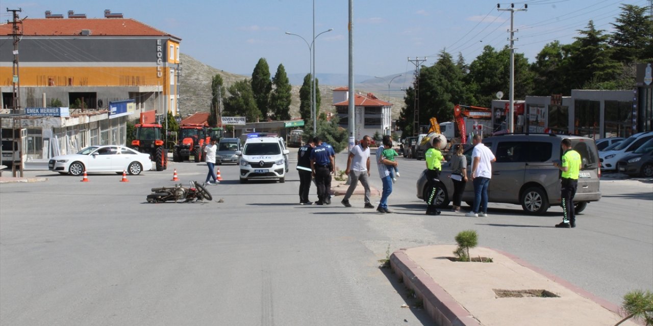 Konya'da kamyonetle motosiklet çarpıştı