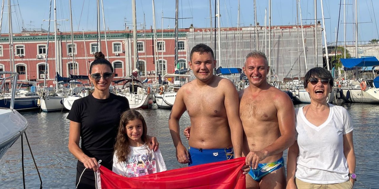 Otizmli yüzücü Tuna tarih yazdı