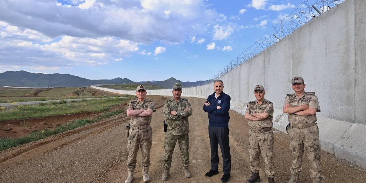 Bakan Yerlikaya Türkiye-İran sınırındaki güvenlik duvarı çalışmalarını inceledi