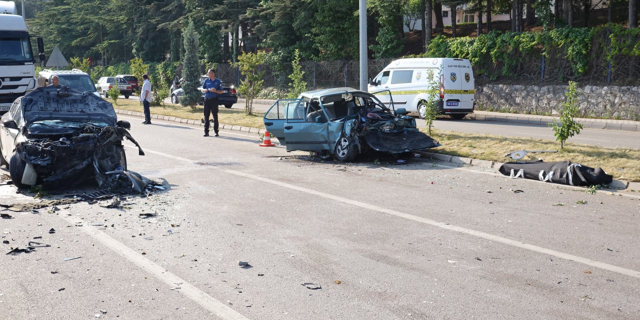 Konya plakalı otomobil Eğirdir'de kaza yaptı; 1 ölü, 7 yaralı
