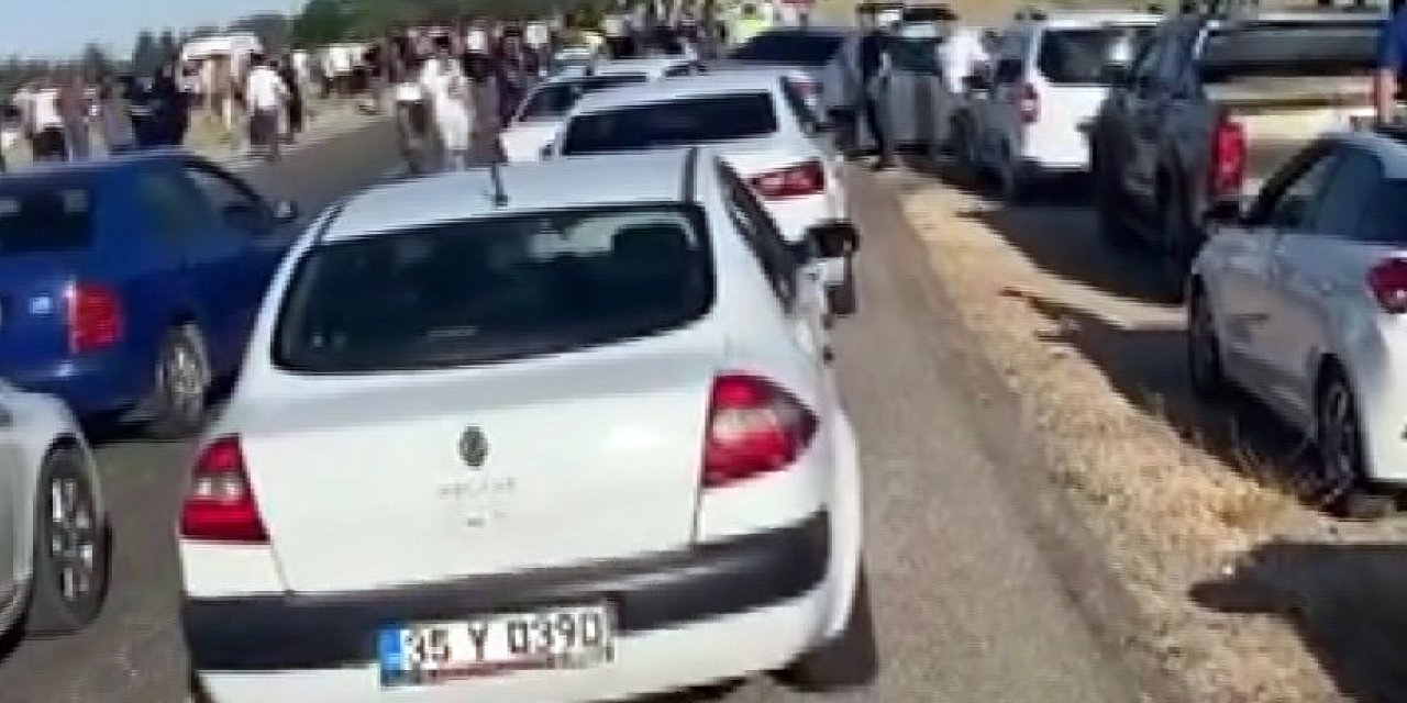 Otomobille traktör çarpıştı, 3'ü ağır 5 kişi yaralandı