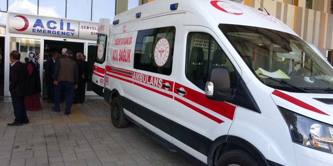 Konya'da apartmanın terasından düşen genç ağır yaralandı