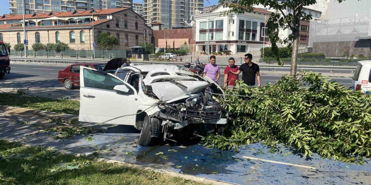 Anne ve oğlu feci kazadan kıl payı kurtuldu