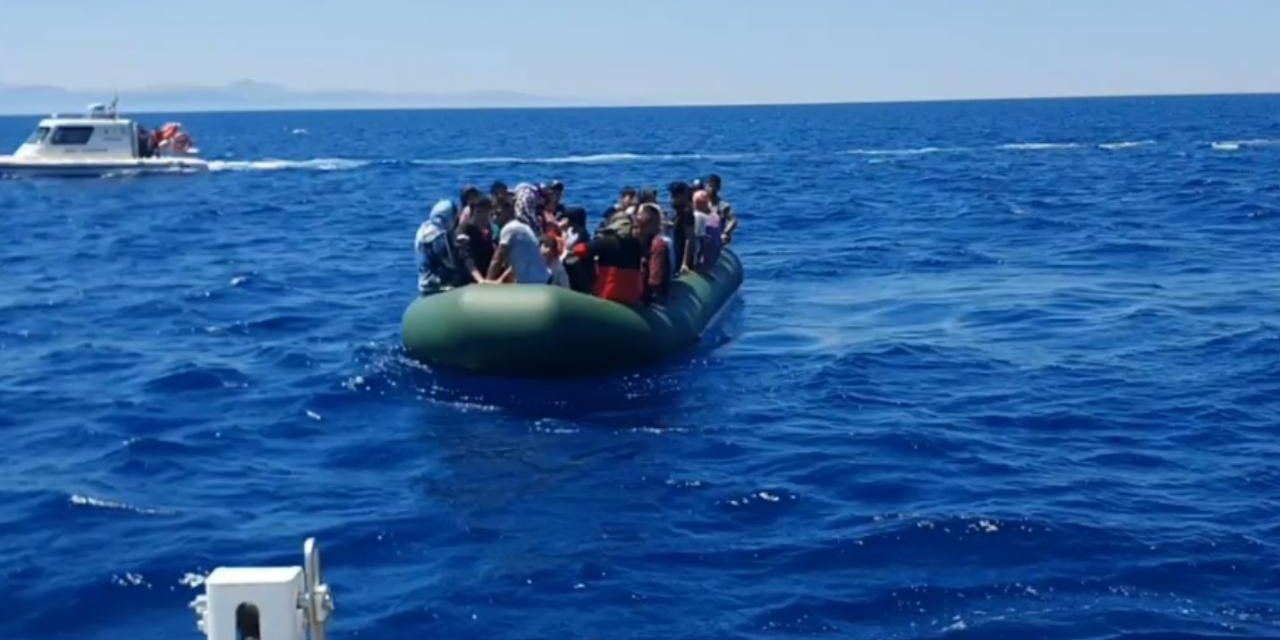 Yunanistan'ın ölüme terk ettiği 84 düzensiz göçmen kurtarıldı