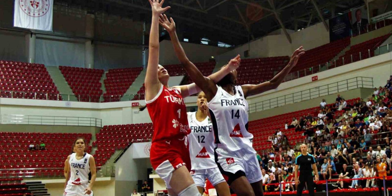 18 Yaş Altı Kız Basketbol Milli Takımı, Fransa’ya mağlup oldu