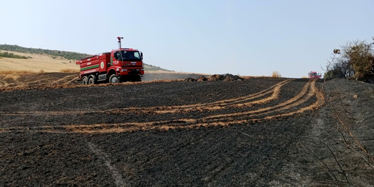 Tarım arazisinde yangın; 1 hektar alan kül oldu