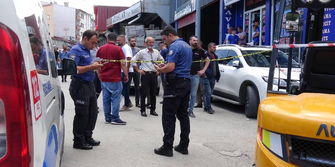 Forkliftten devrilen paletlerin altında kalan çocuk hayatını kaybetti