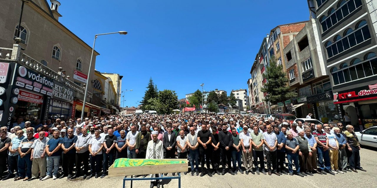 Namaza giderken, el freni çekilmeyen otomobilin çarpmasıyla öldü