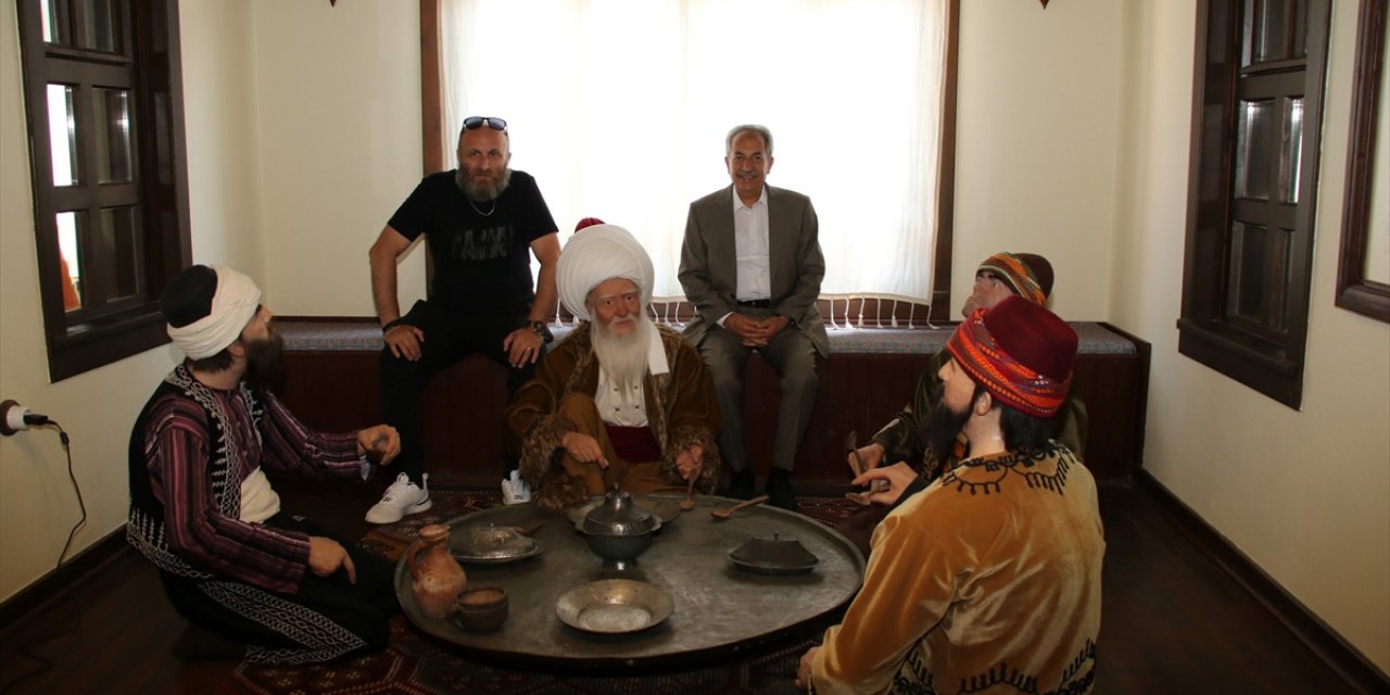 Sanatçı Çetin Altay Akşehir'e hayran kaldı