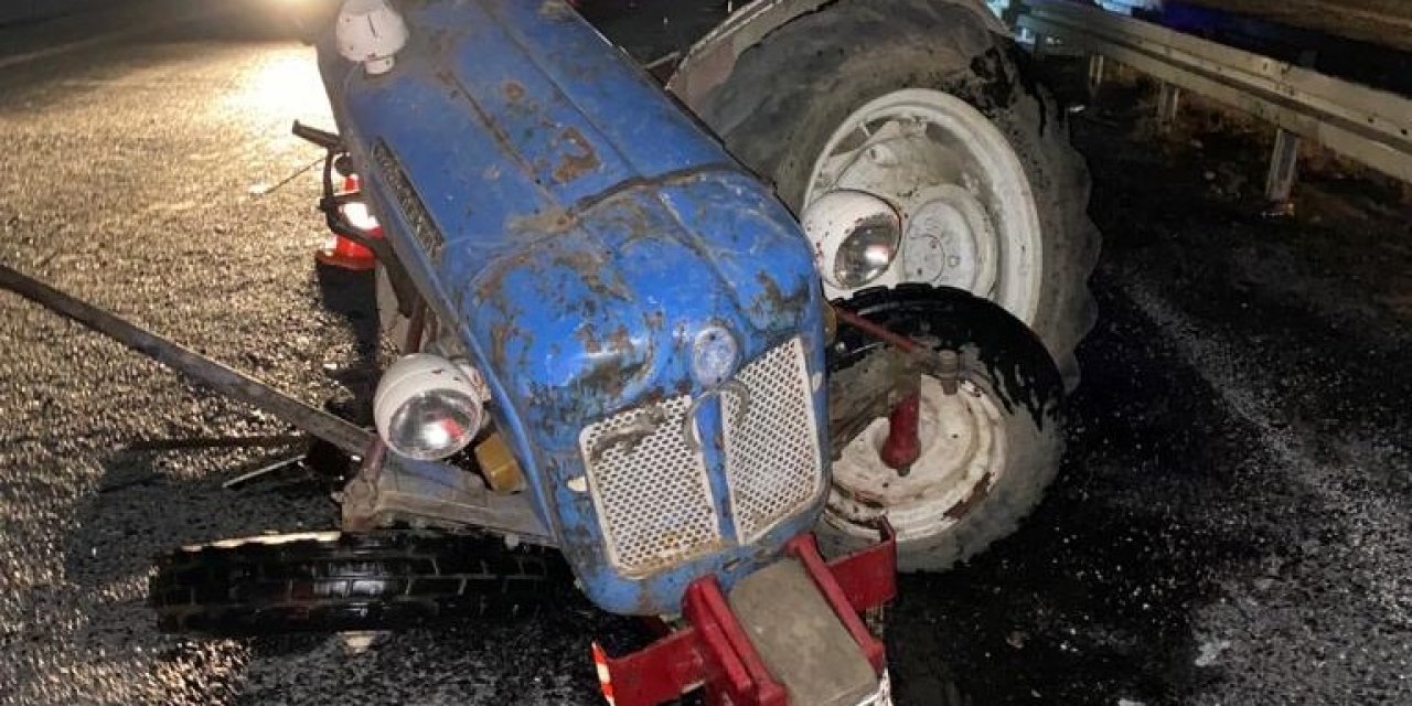 Otomobille çarpışan traktör ikiye bölündü: 6 yaralı