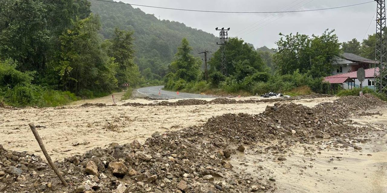 Karabük-Zonguldak yolunda çökme oluştu