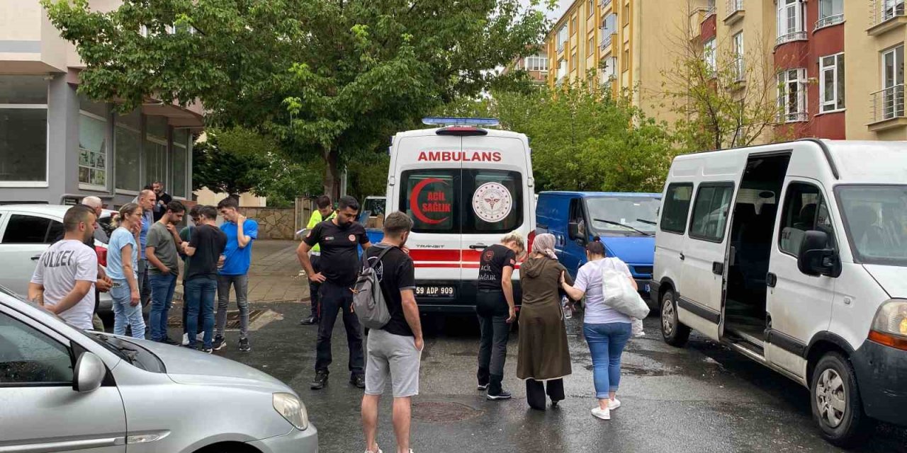 İşçi servisi otomobille çarpıştı