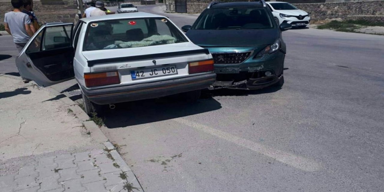 Konya’da iki otomobil çarpıştı: 3 yaralı