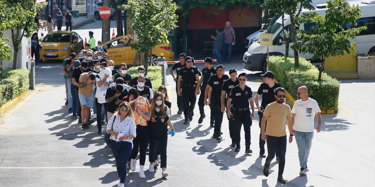 Eskişehir merkezli fuhuş operasyonunda 14 şüpheli yakalandı