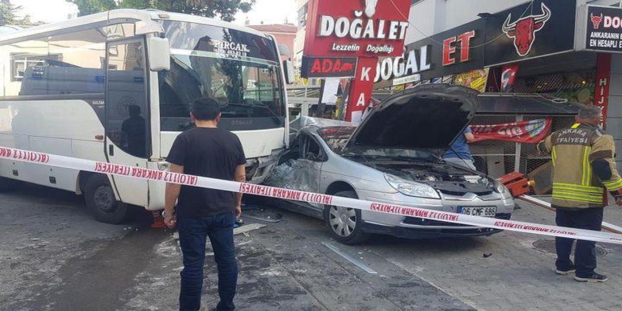 Freni boşalan midibüs, 2 otomobile çarparak durabildi: 2 yaralı