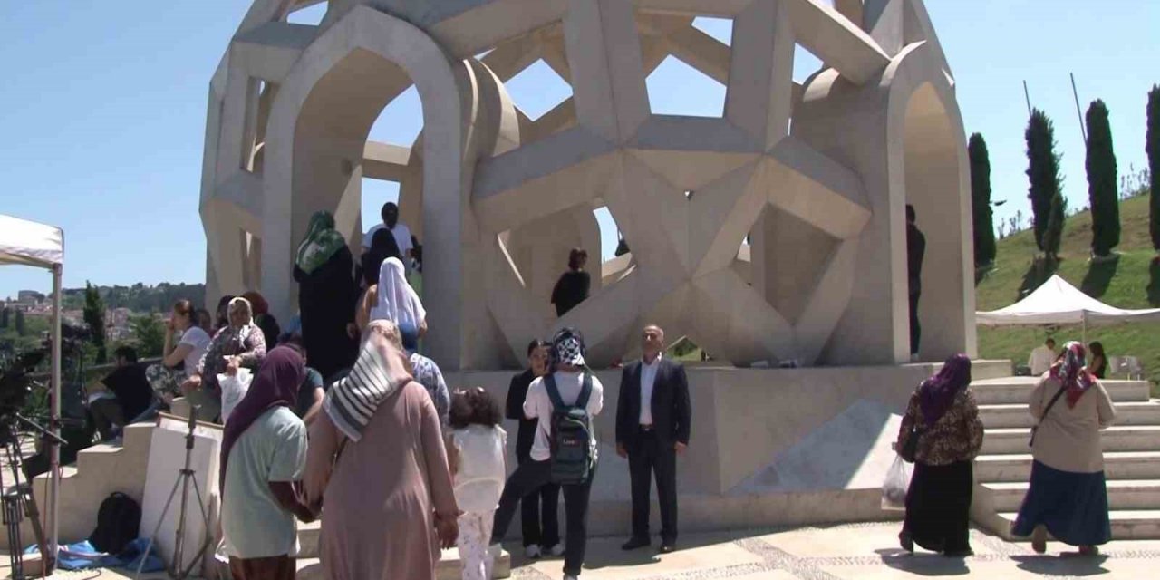 Vatandaşlardan 15 Temmuz  Şehitler Anıtı’na yoğun ilgi