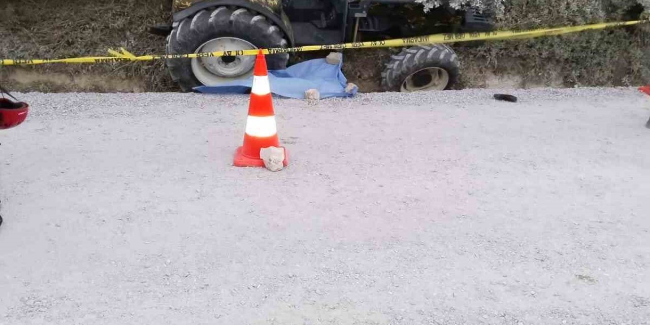 Traktör devrildi: Kadın yolcu hayatını kaybetti