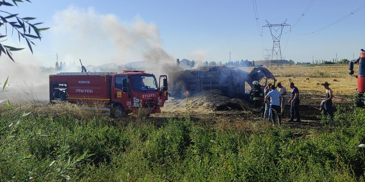 Konya'da yangın... Saman balyaları yüklü kamyonet yandı